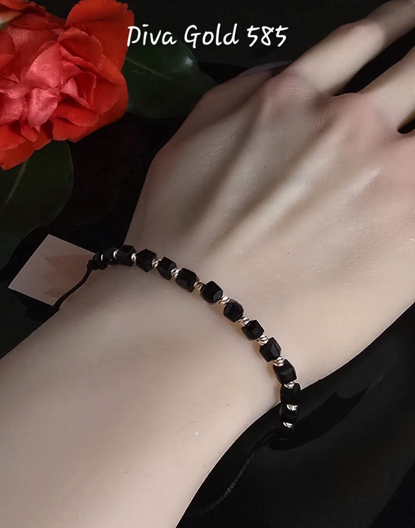 Black thread bracelet with 585 gold details. 0.38gram
