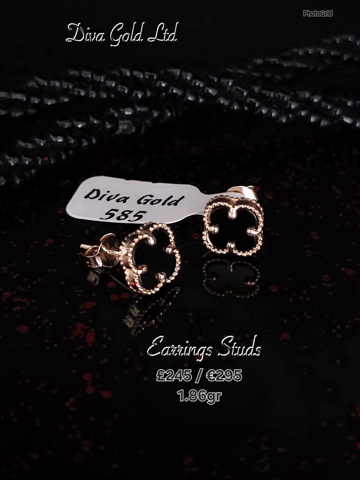 Stud black clover gold earrings.