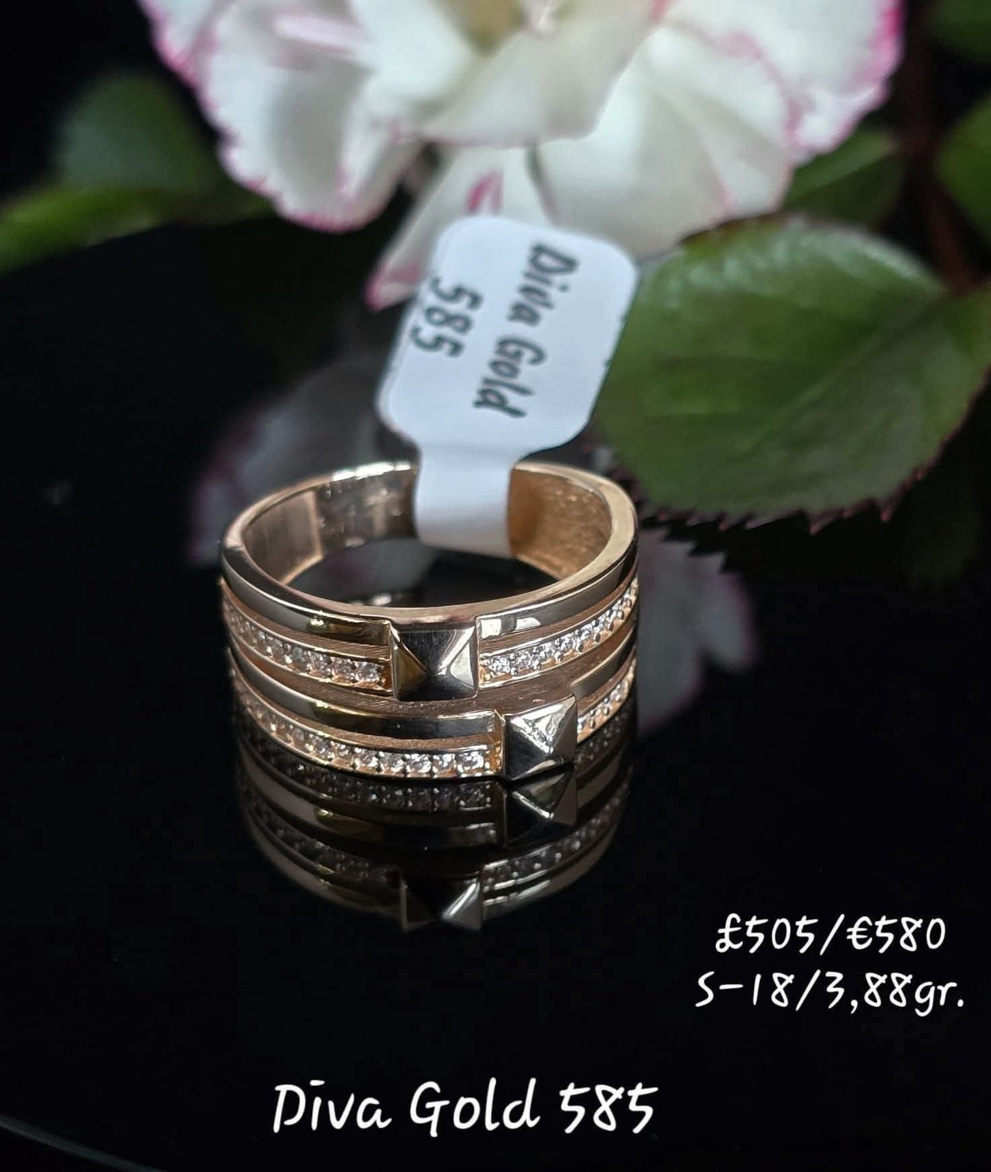 Gold women Ring with zircon stones. Size 18