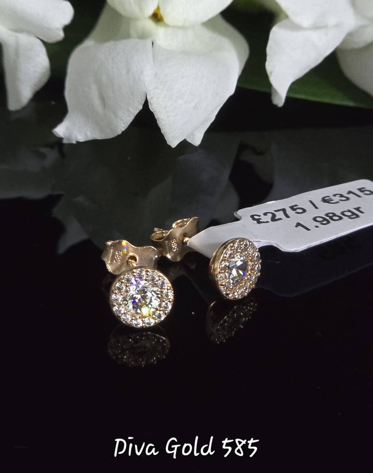 Stud gold earrings. White zircon stones.