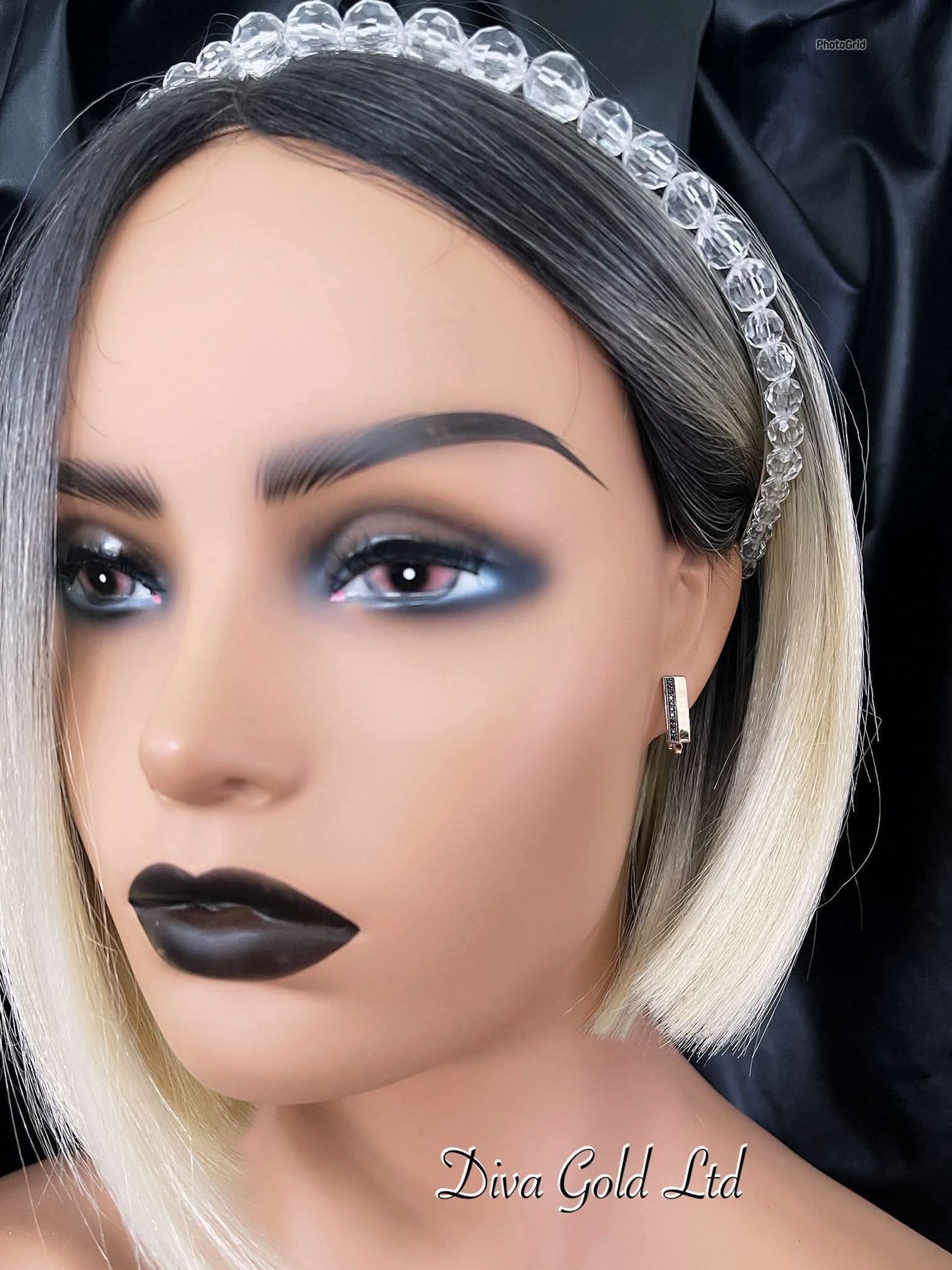 Gold 585 earrings with black zircon stones.