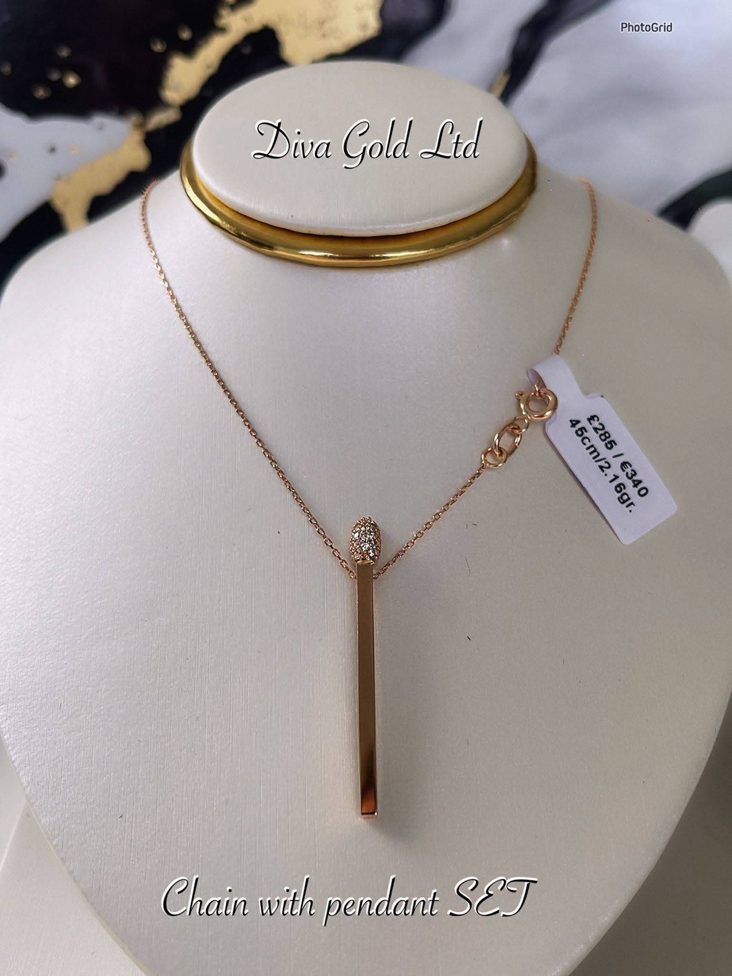 Gold Chain with pendant. 45cm