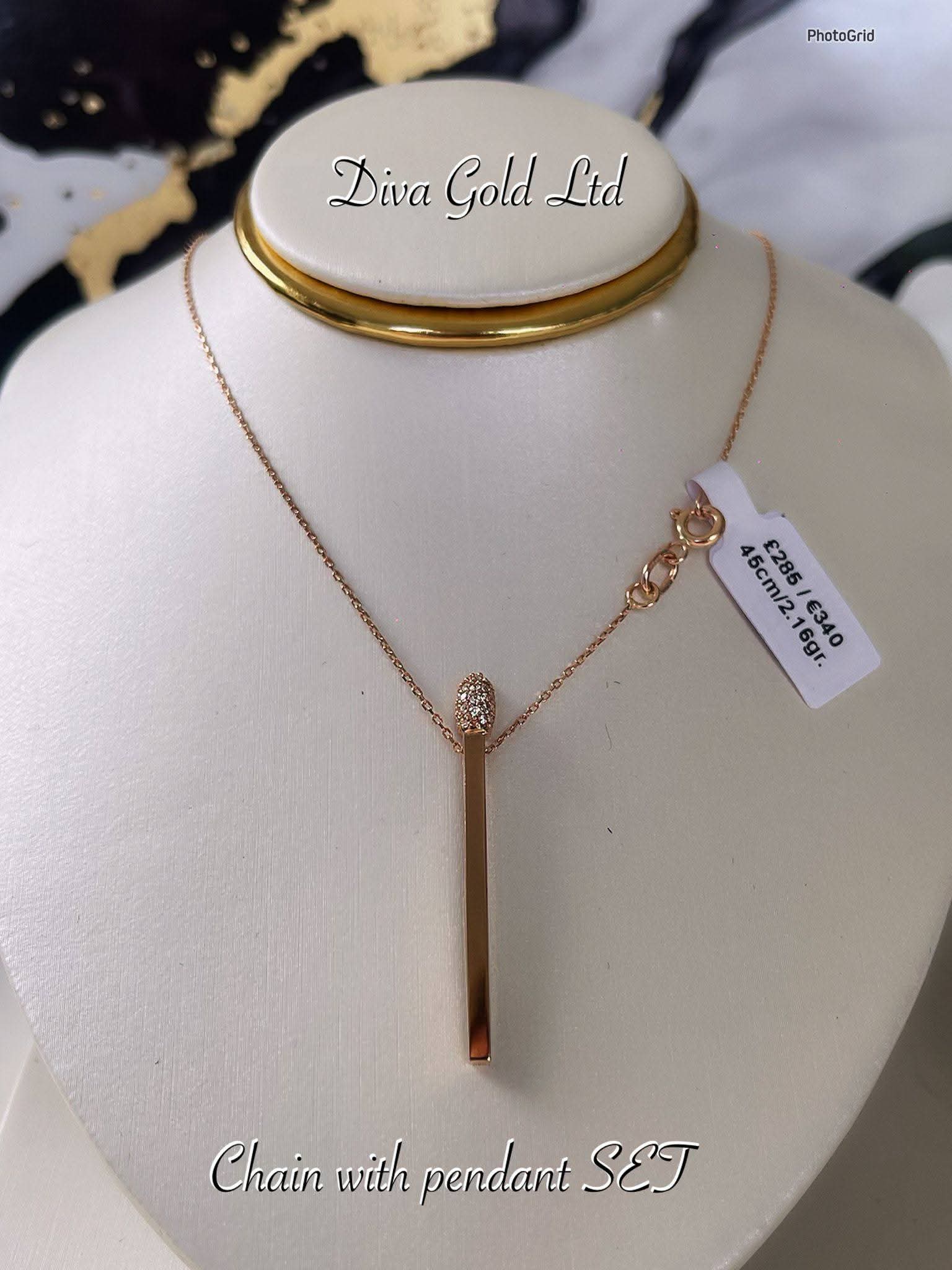 Gold Chain with pendant. 45cm