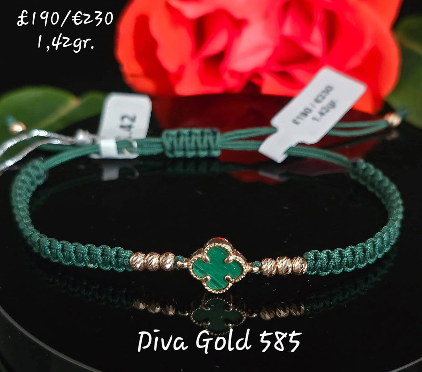 Green clover thread bracelet with 585 gold details.