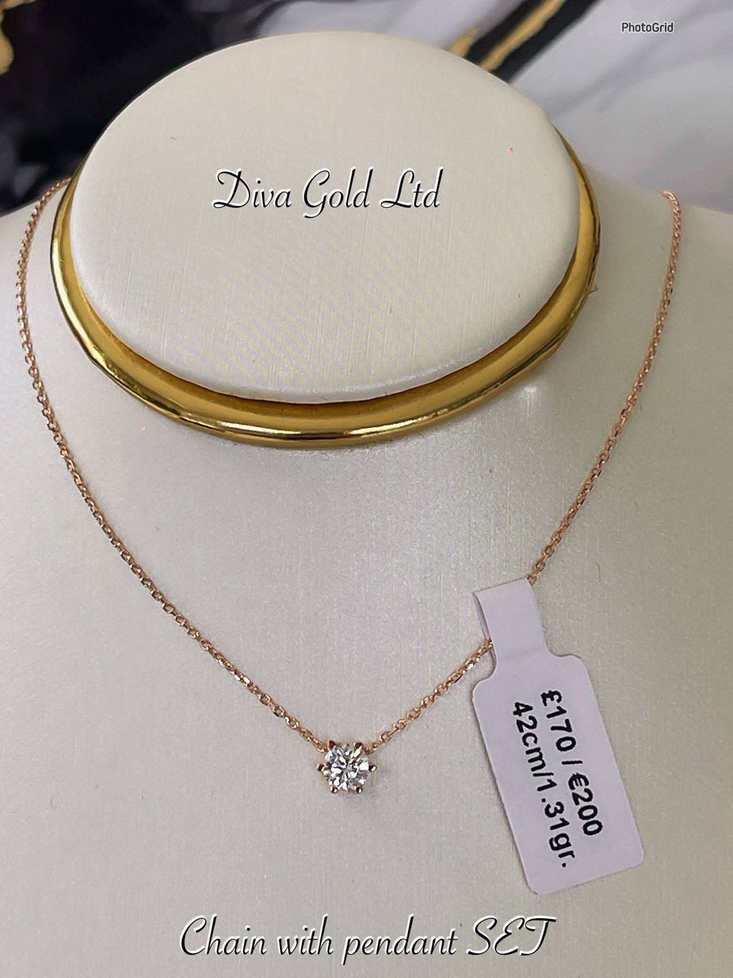 Gold Chain with pendant. 42cm