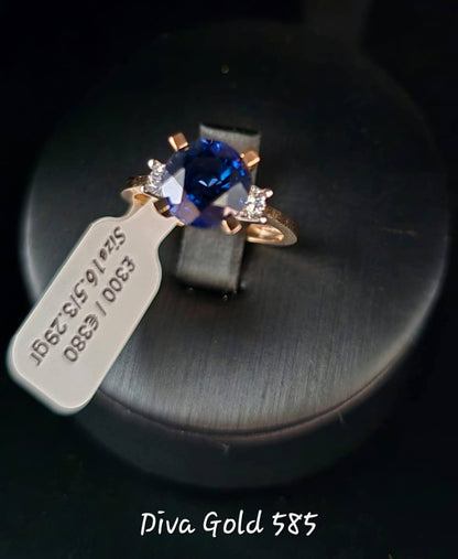 Gold ring. Size 16.5