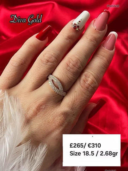 Gold ring with zircon stones. Size 18.5