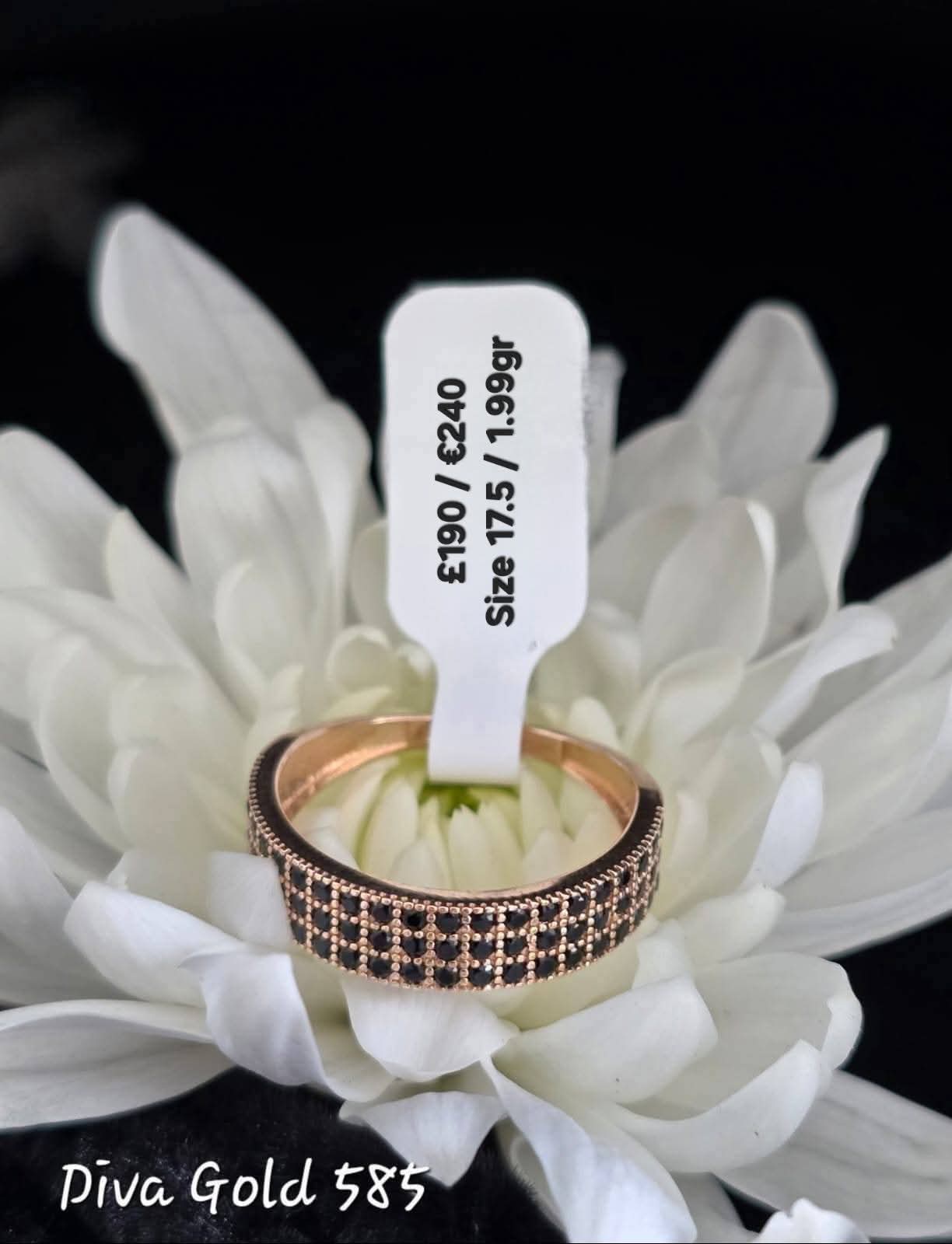 Gold ring. Size 17.5