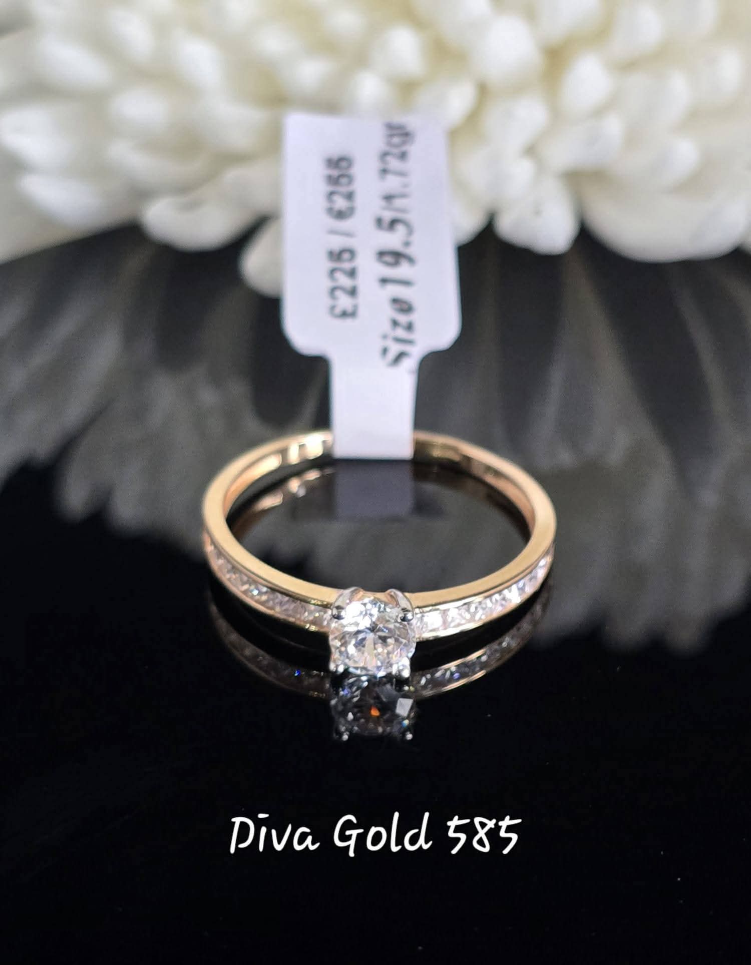 Gold women Ring with white zircon stones. Size 19.5