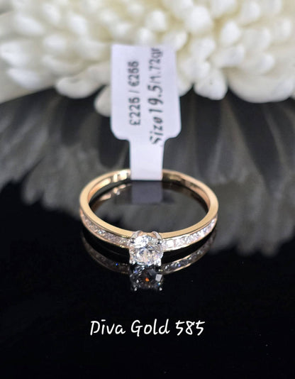 Gold women Ring with white zircon stones. Size 19.5
