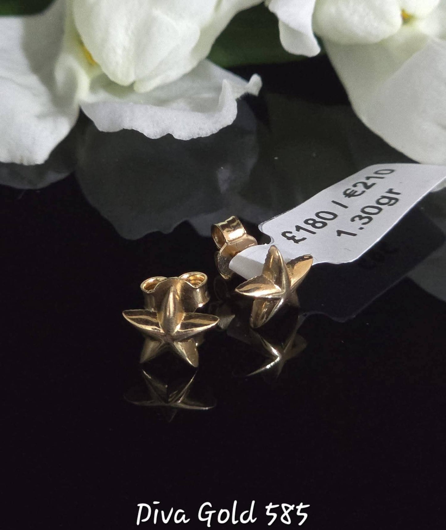 Stud star gold earrings.