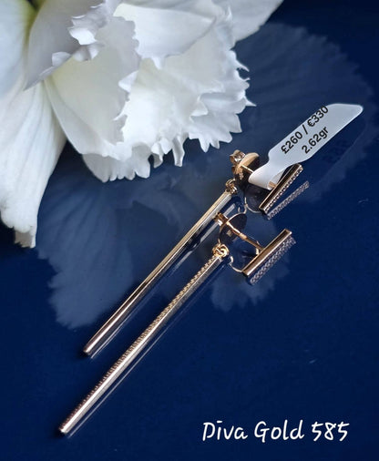 Gold 585 studs earrings.