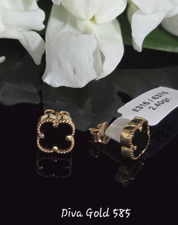 Stud black clover gold earrings.