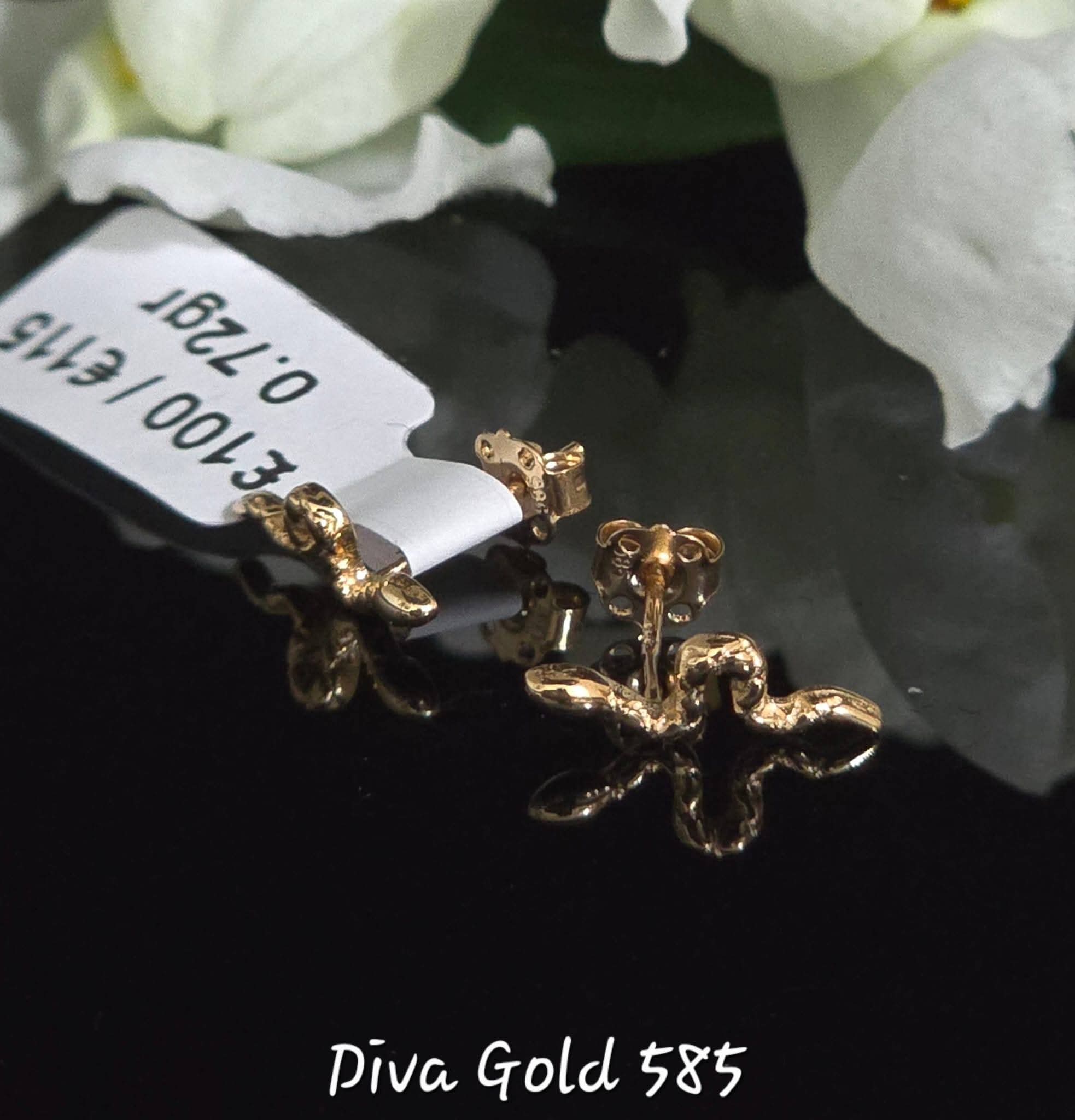 Stud snakes gold earrings.