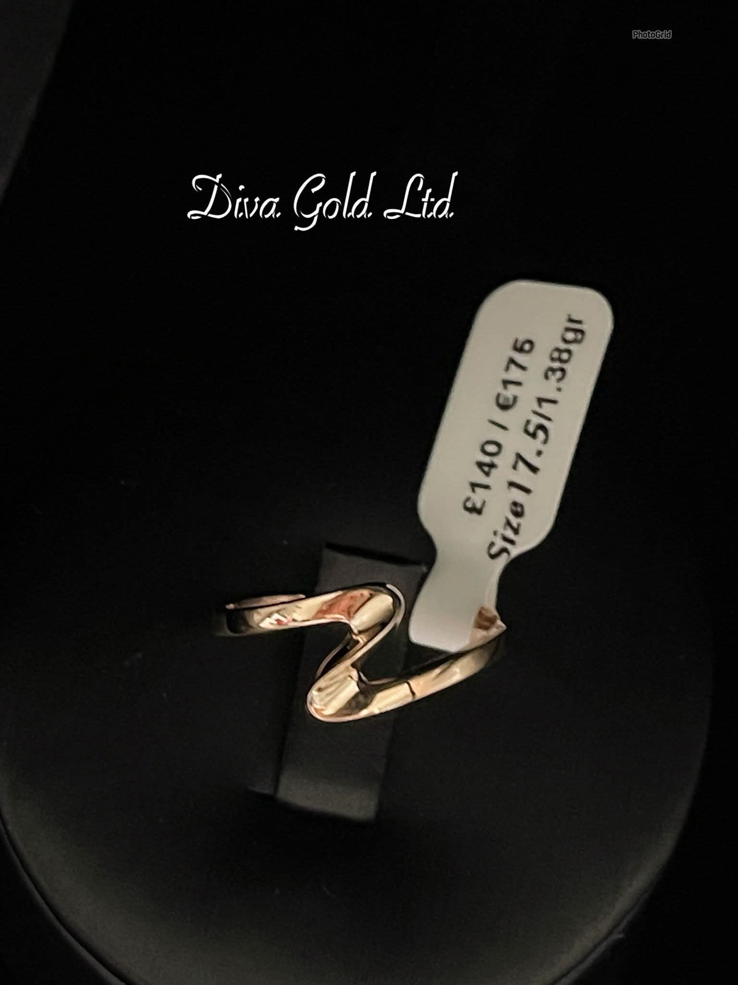 Gold ring. Size 17.5