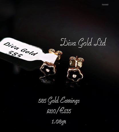 Gold 585 studs earrings.