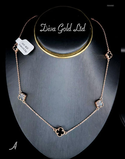 Gold chain with black clover pendants. 41-44cm