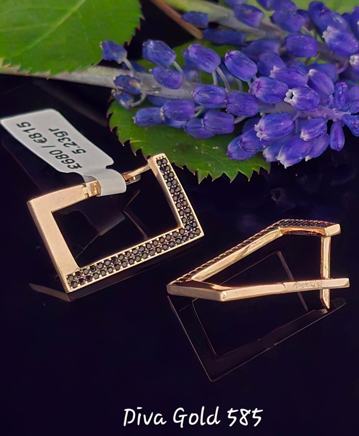 585 Gold earrings. 5.23gr