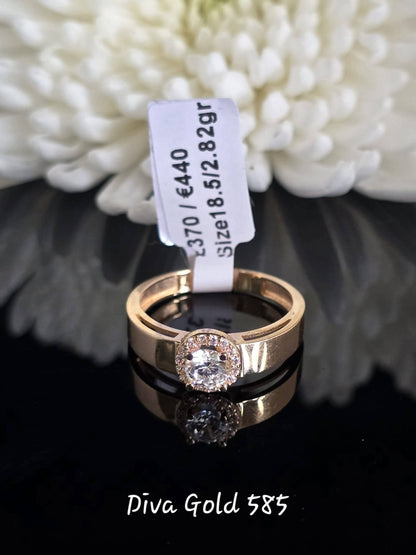 Gold women ring with white zircon stones. Size 18.5