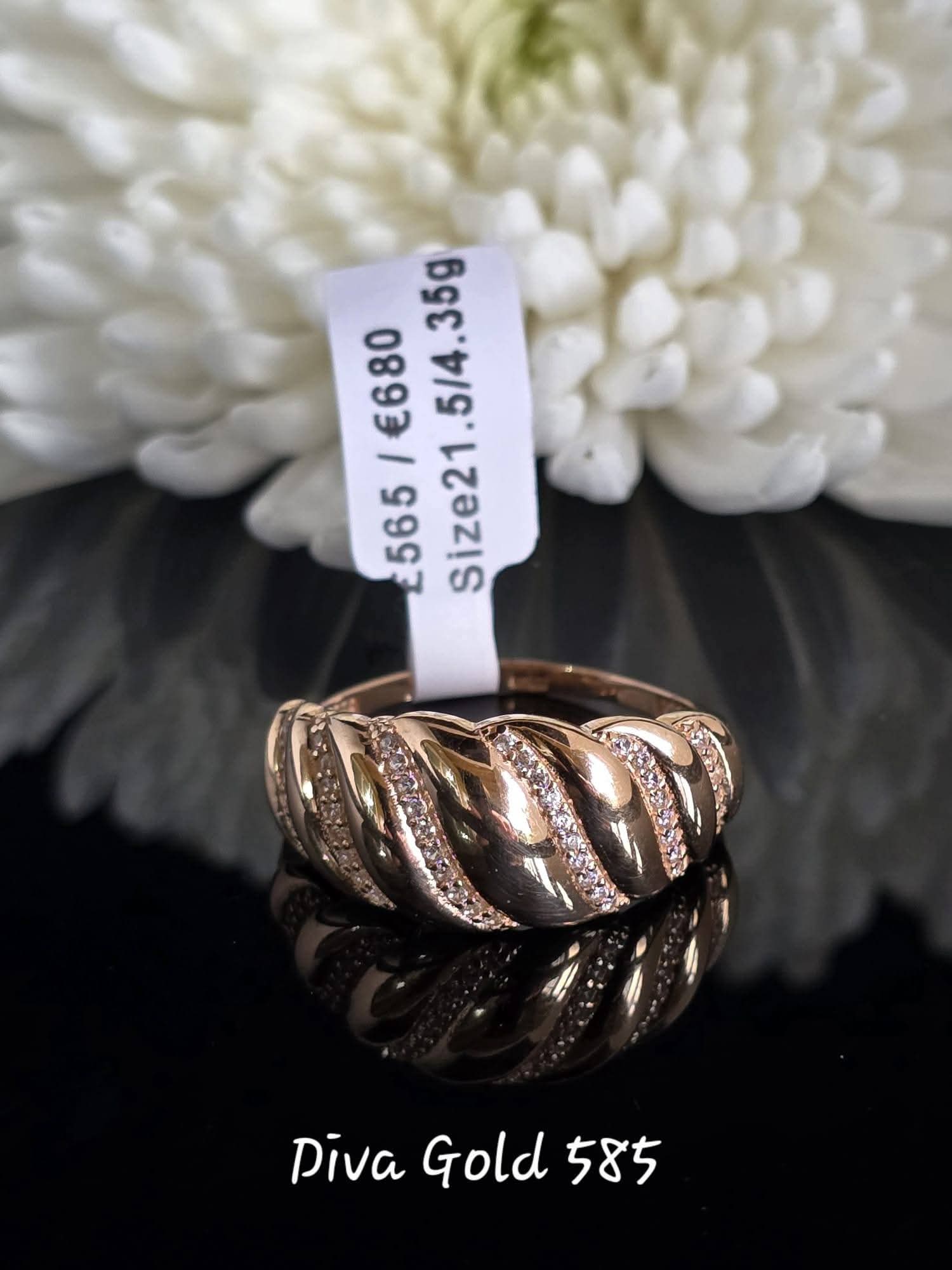 Gold women Ring with zircon stones. Size 21.5