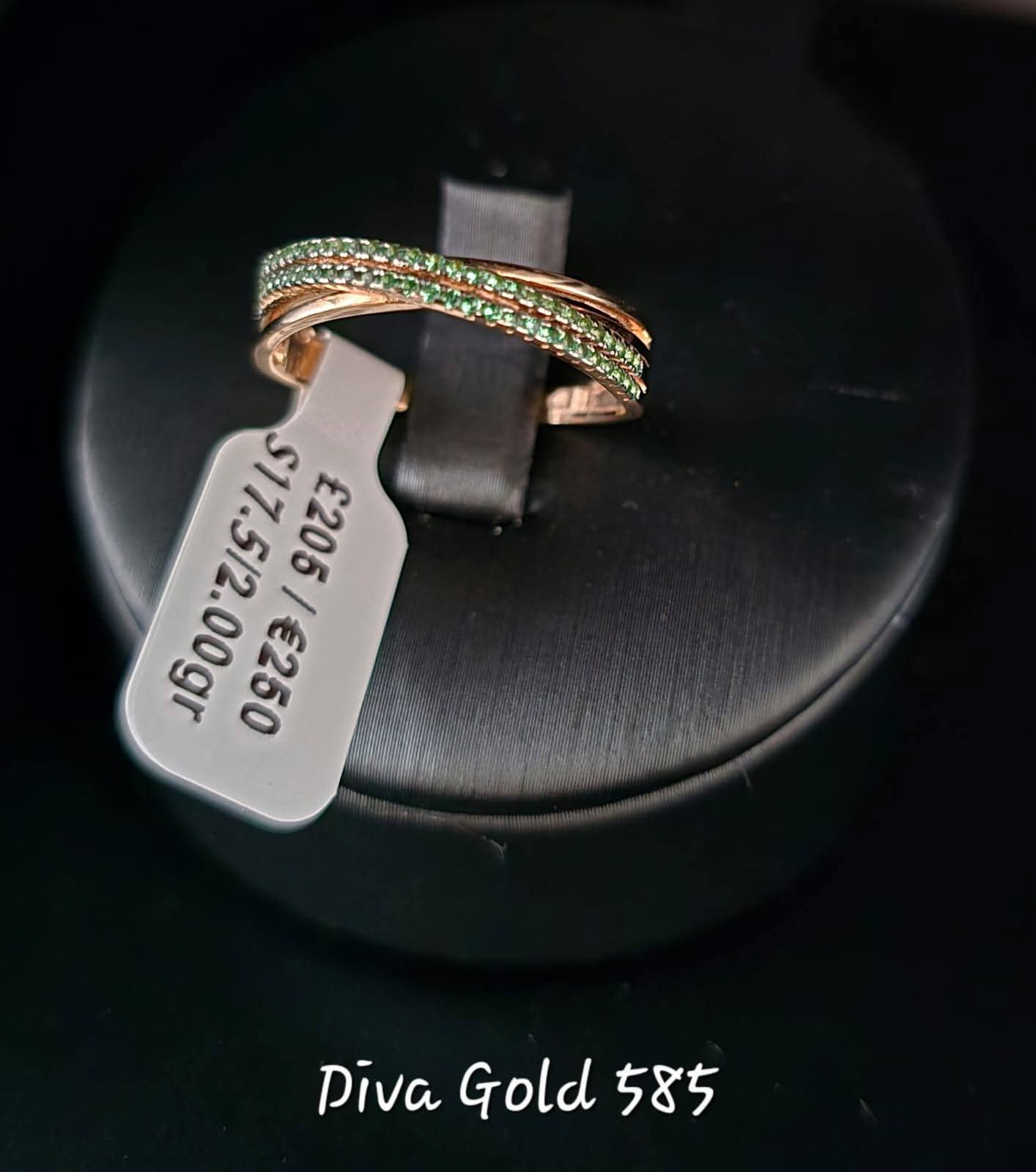 Gold ring with green zircon stones. Size 17.5