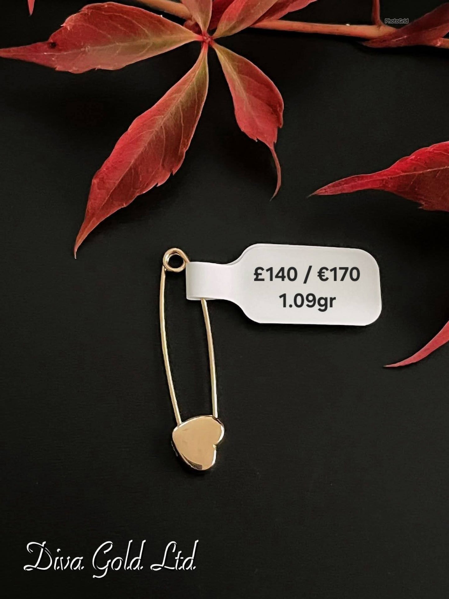 Gold brooch. 1.09gr