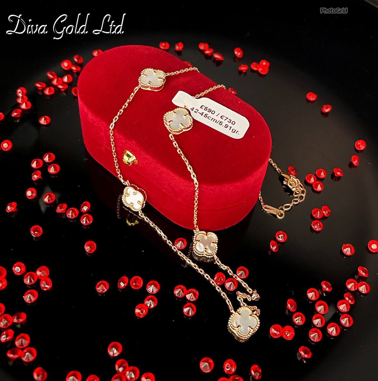 Gold chain with white clover pendants. 42-45 cm