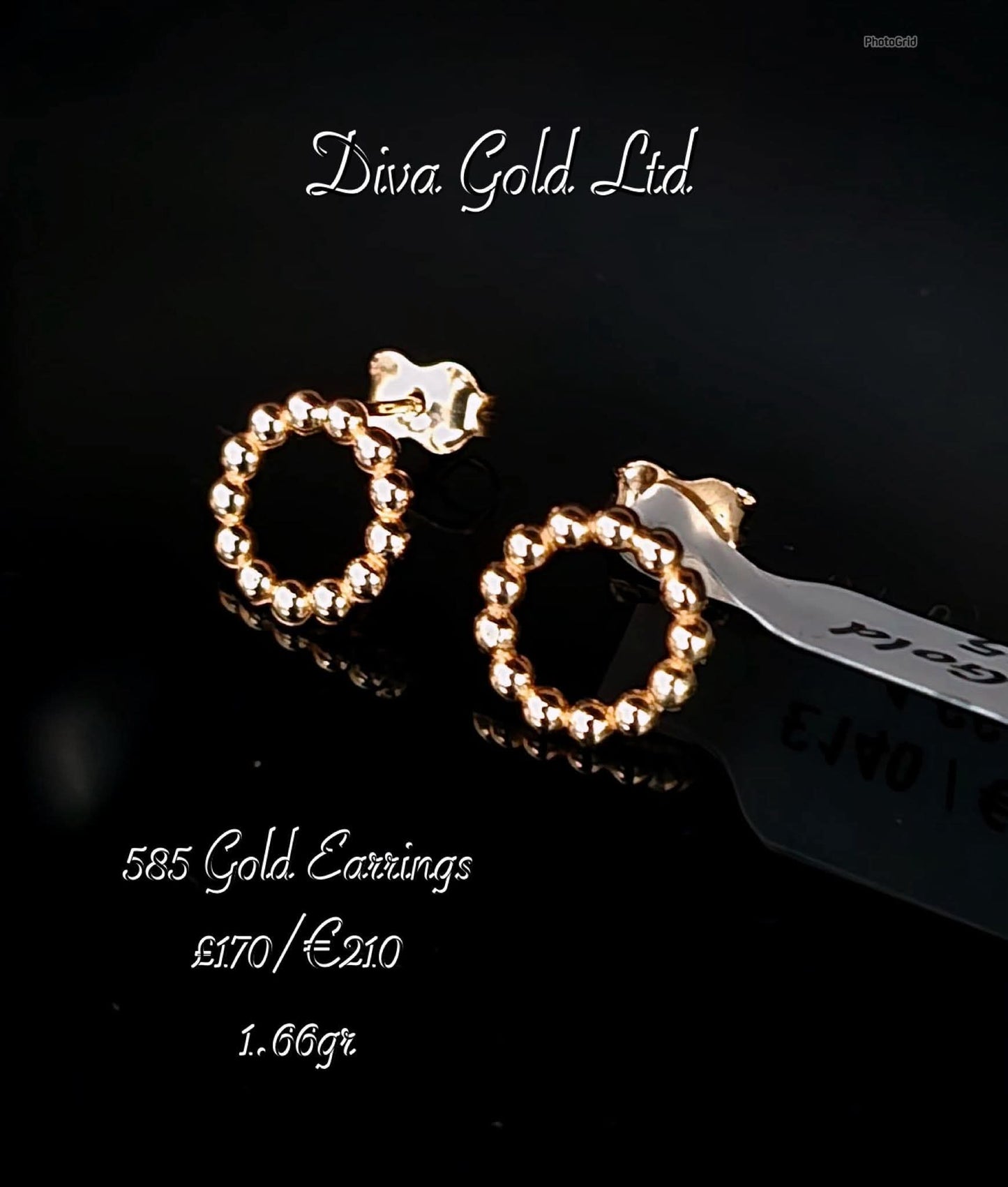 Gold 585 studs earrings.