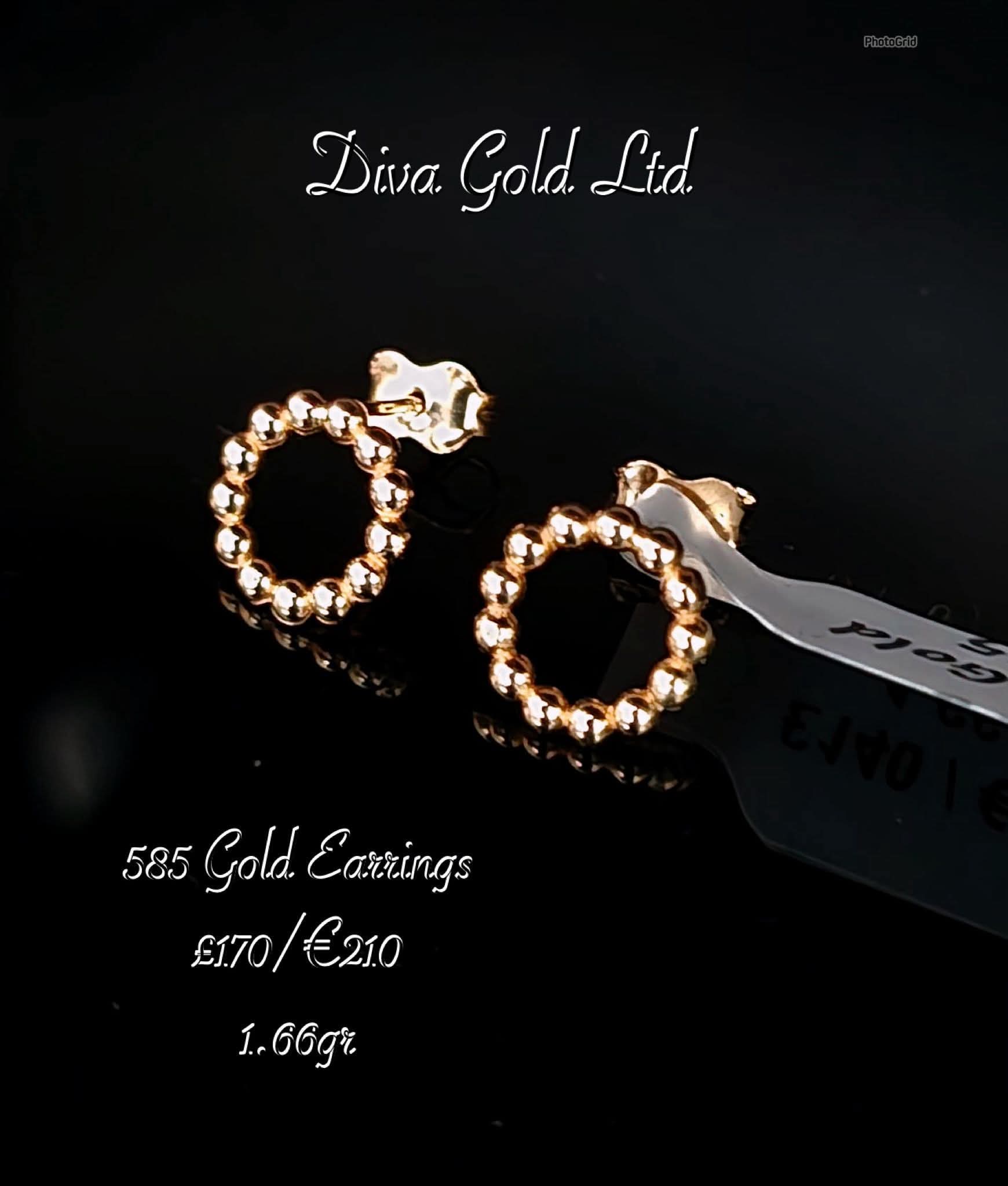 Gold 585 studs earrings.