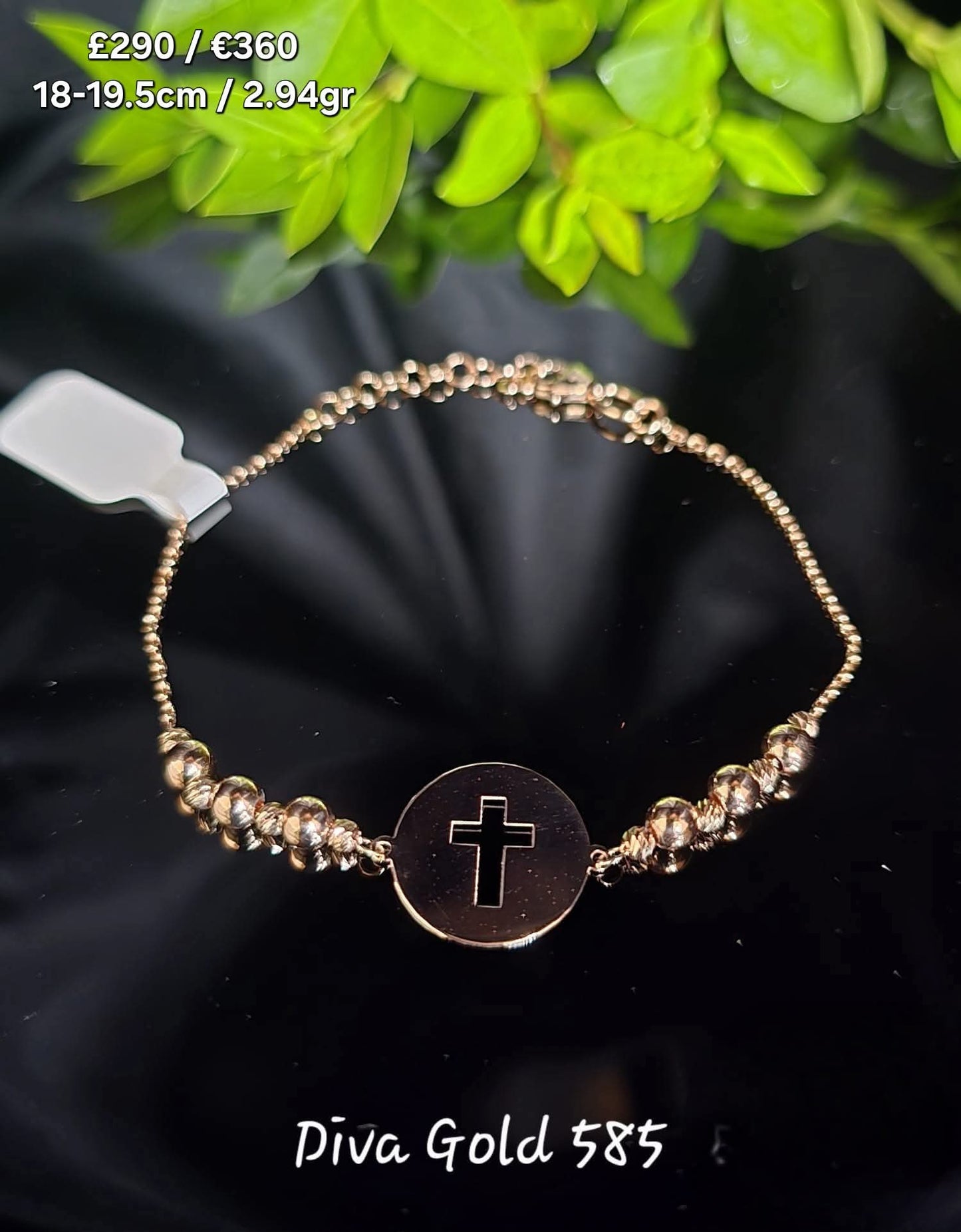 Gold bracelet with cross pendant. 18-19.5cm