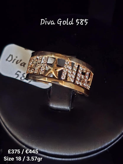 Gold star ring with zircon stones. Size 18