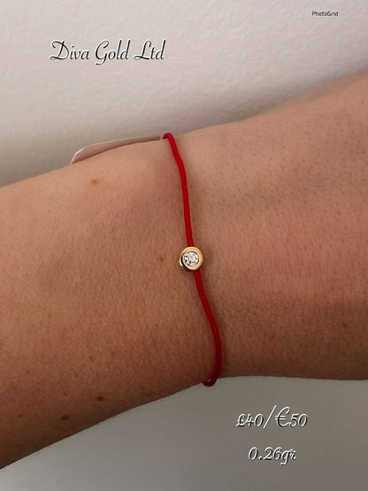 Red thread bracelet with 585 gold details. 0.26gram