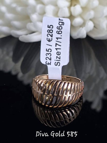 Gold women ring.Size 17