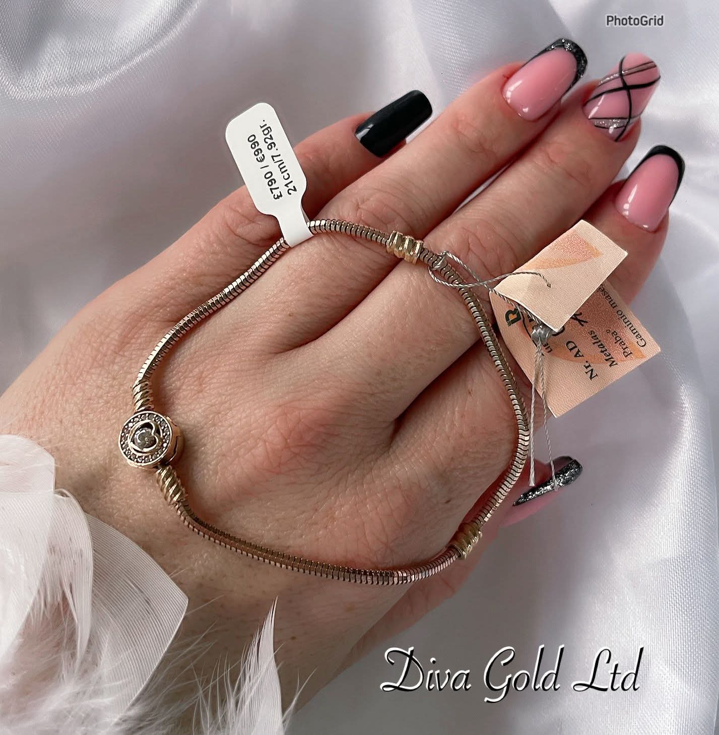 Gold pandora bracelet. 21cm