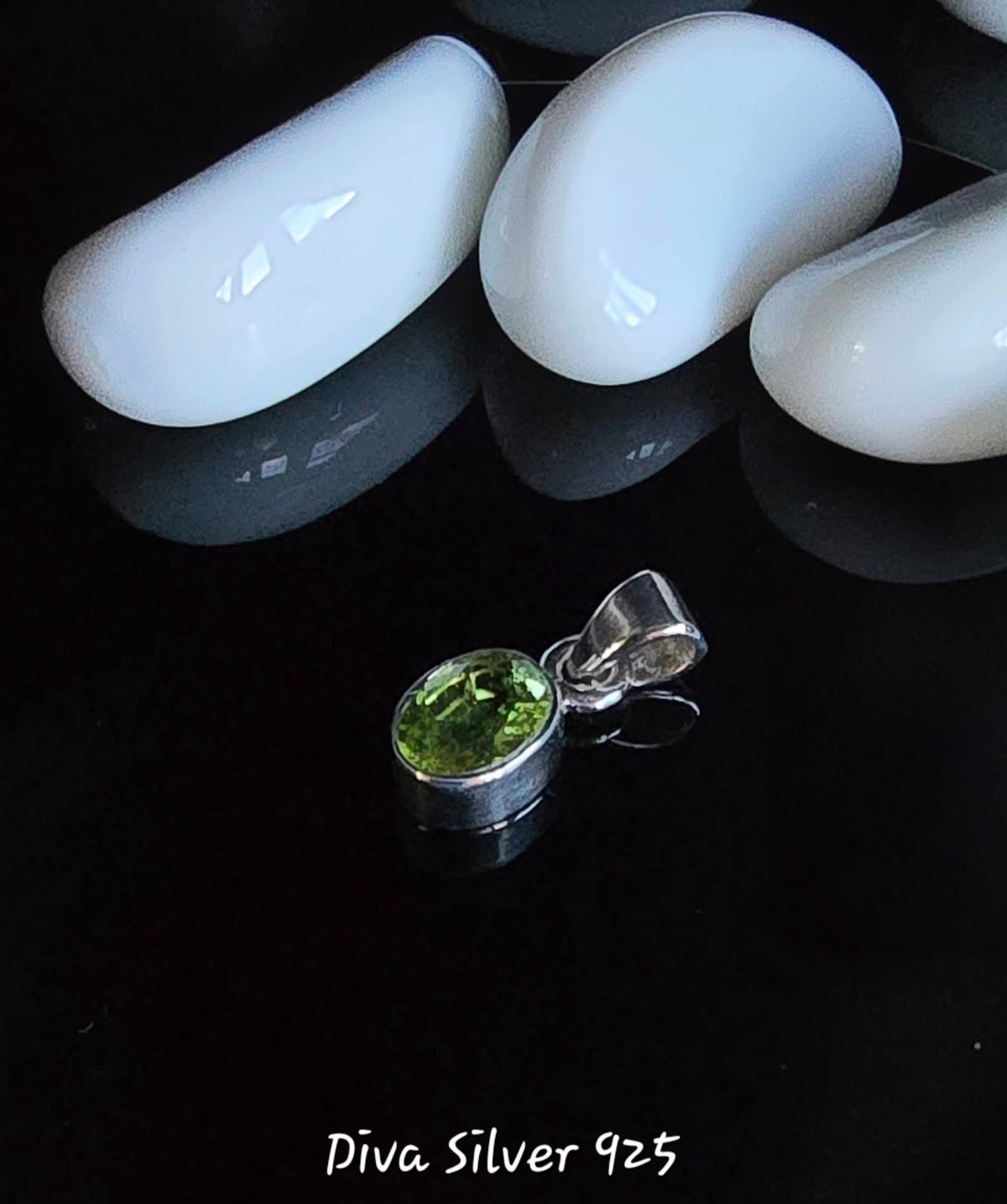 925 Sterling Oval Green Pendant