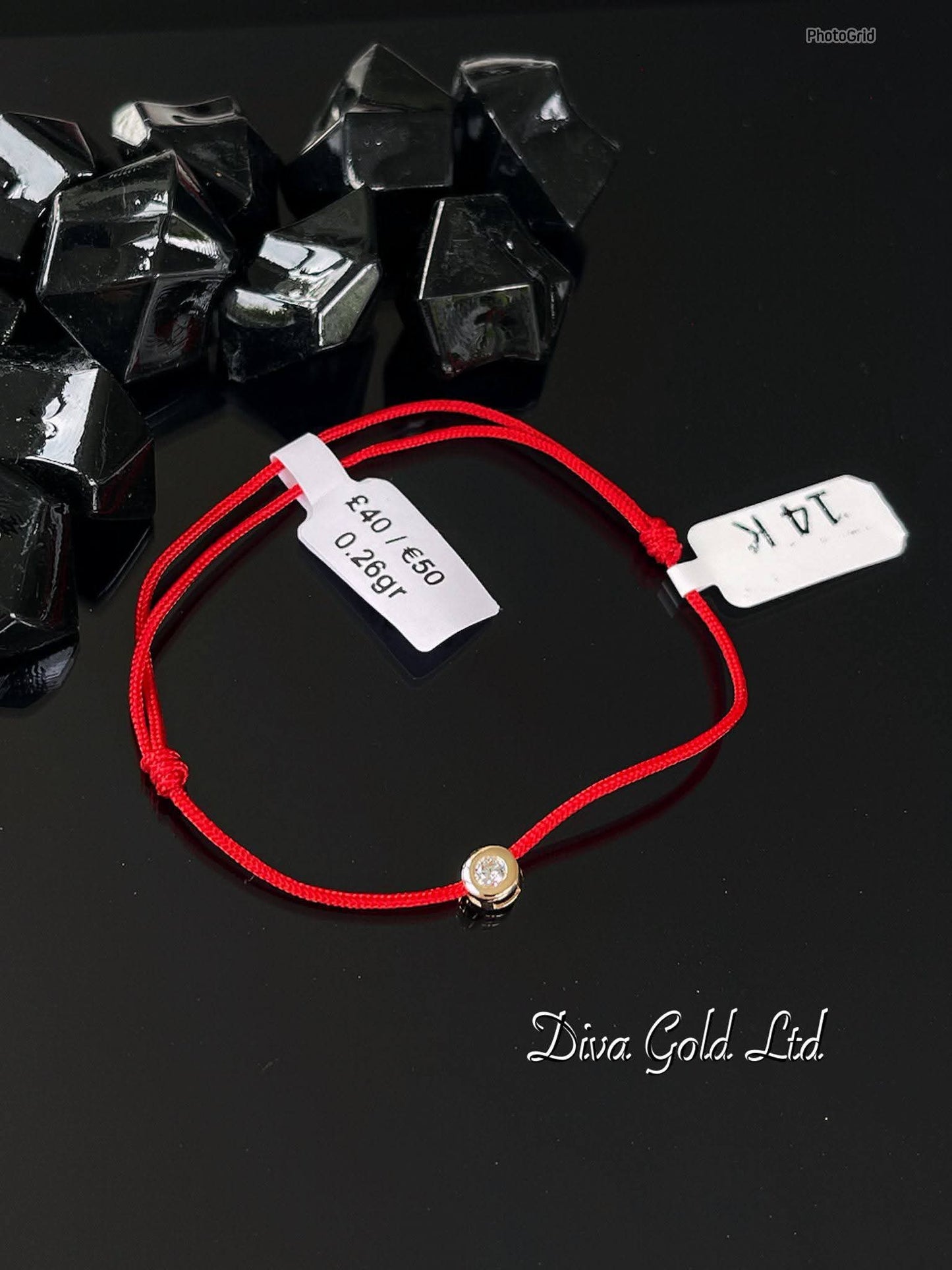 Red thread bracelet with 585 gold details. 0.26gram