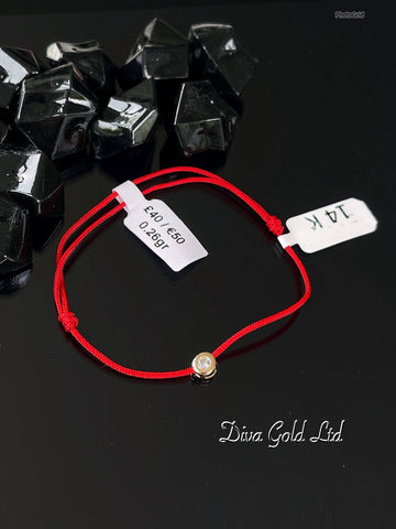Red thread bracelet with 585 gold details. 0.26gram