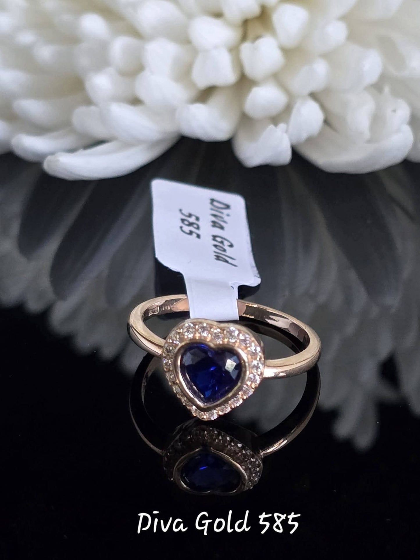 Gold women ring.Size 17