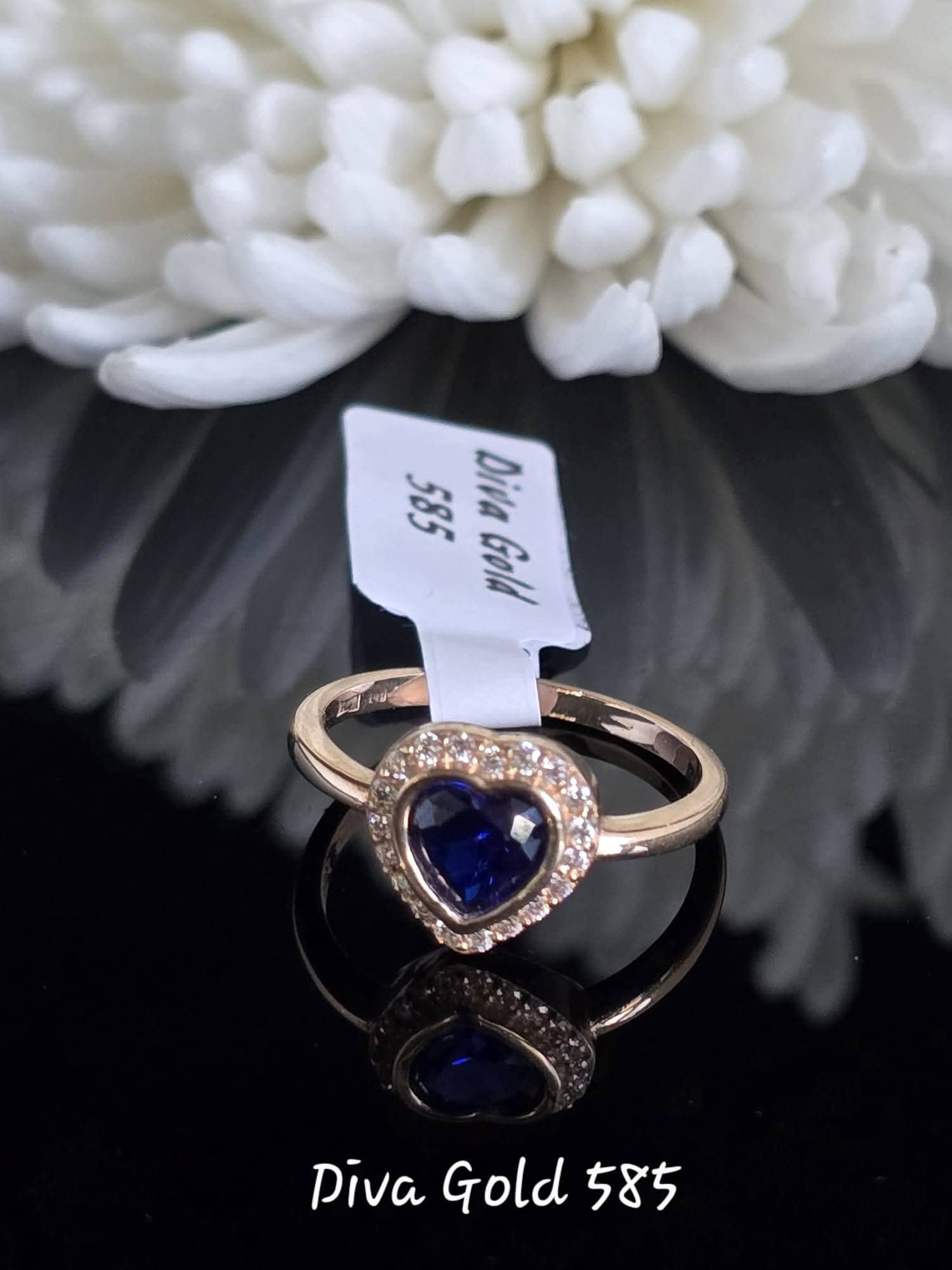 Gold women ring.Size 17
