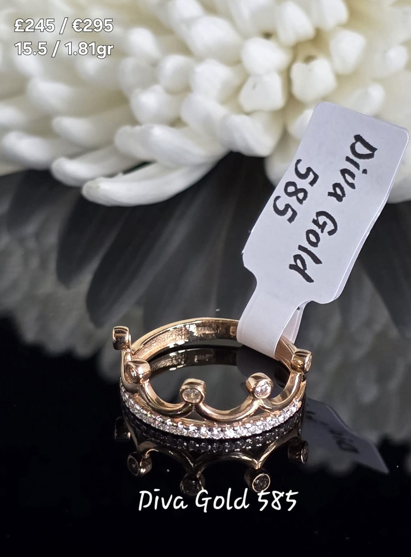 Gold women ring / white zircon stones. Size 15.5
