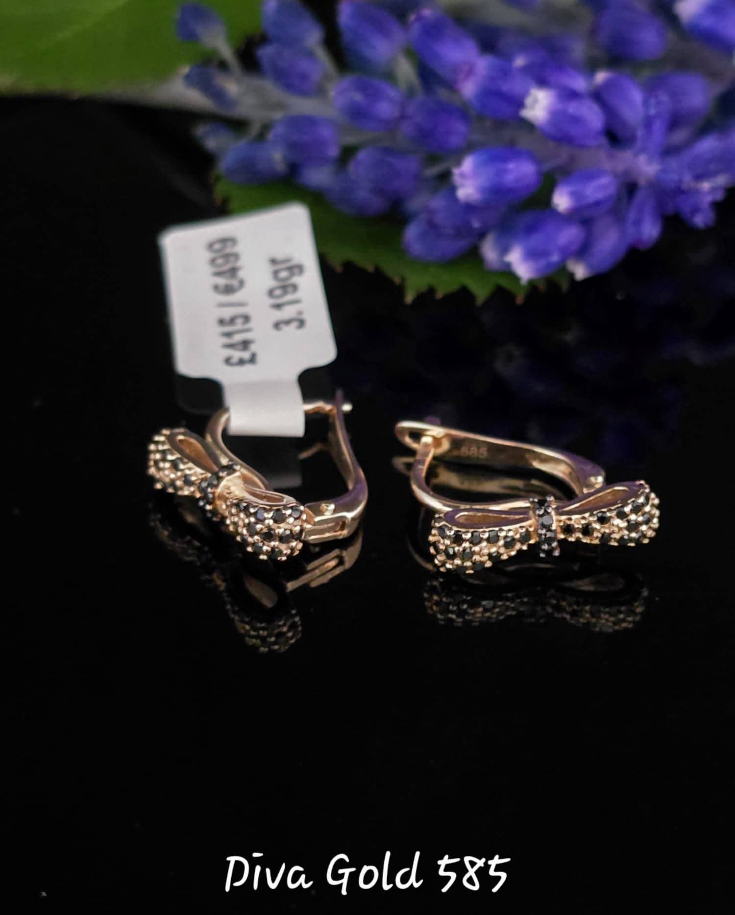 585 Gold earrings. 3.19gr