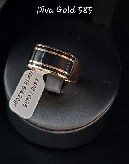 Gold unisex ring. Size 18.5