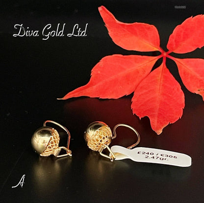 Gold 585 earrings.