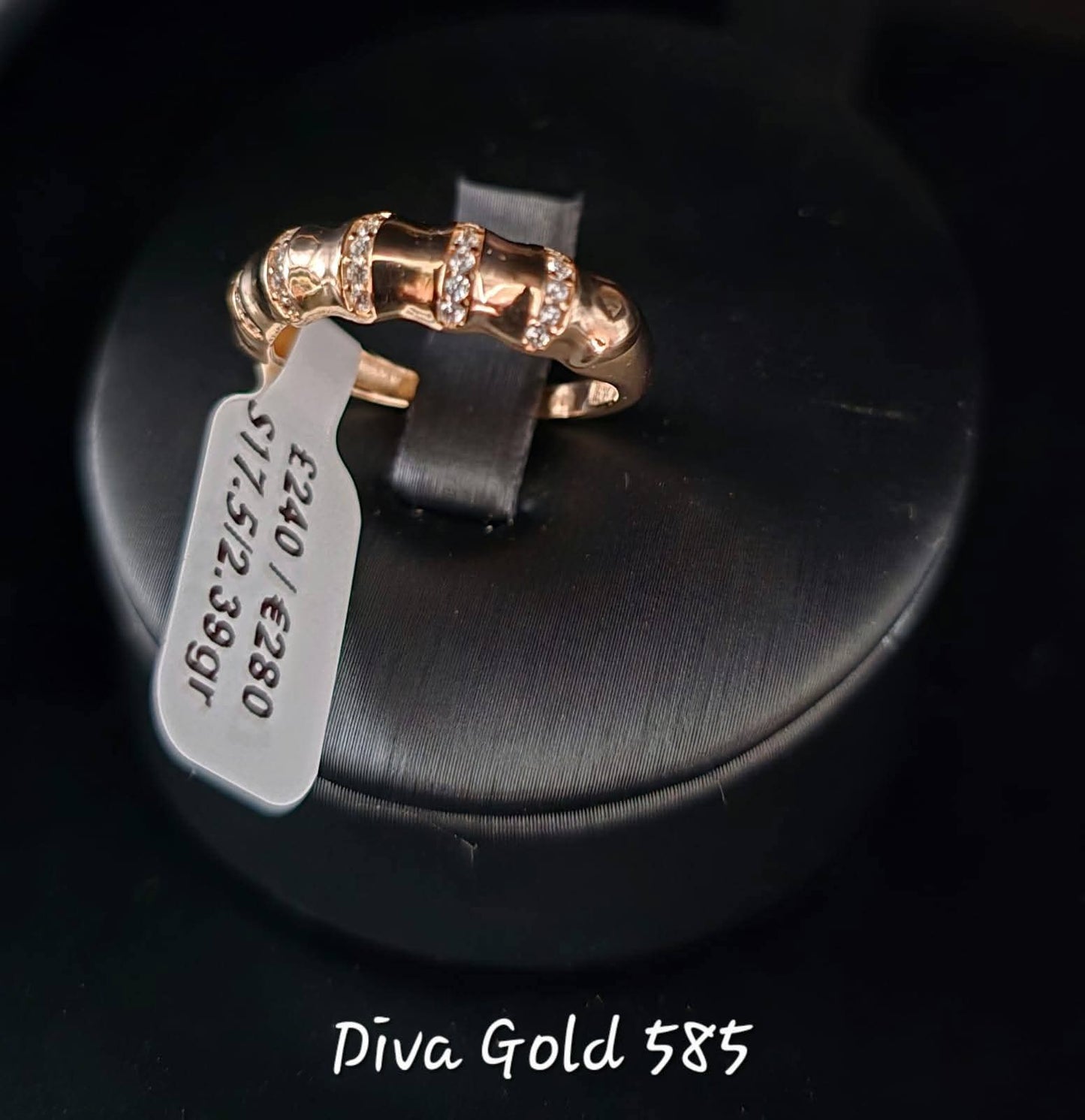 Gold ring. Size 17.5