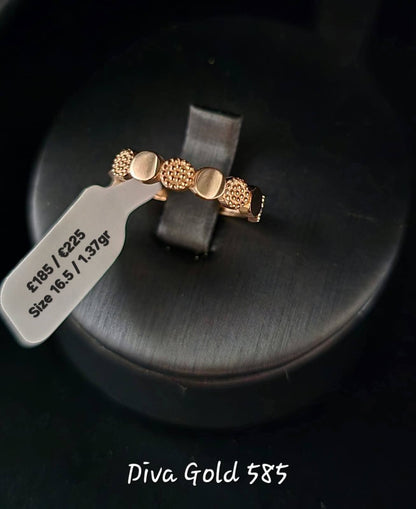 Gold women ring.Size 16.5