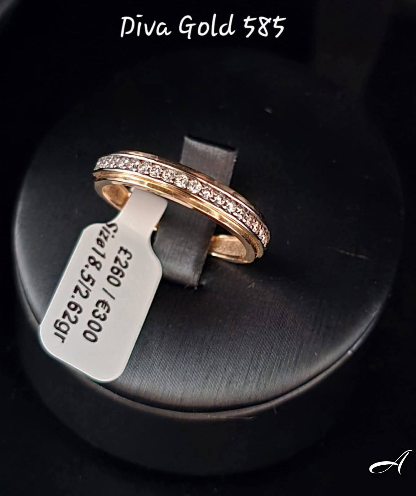 Gold ring. Size 18.5