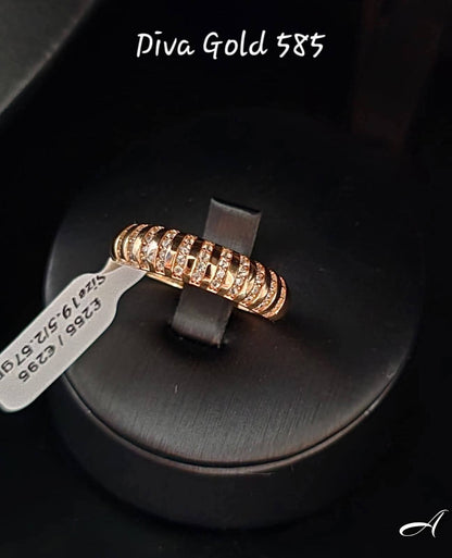 Gold Ring. Size 19.5