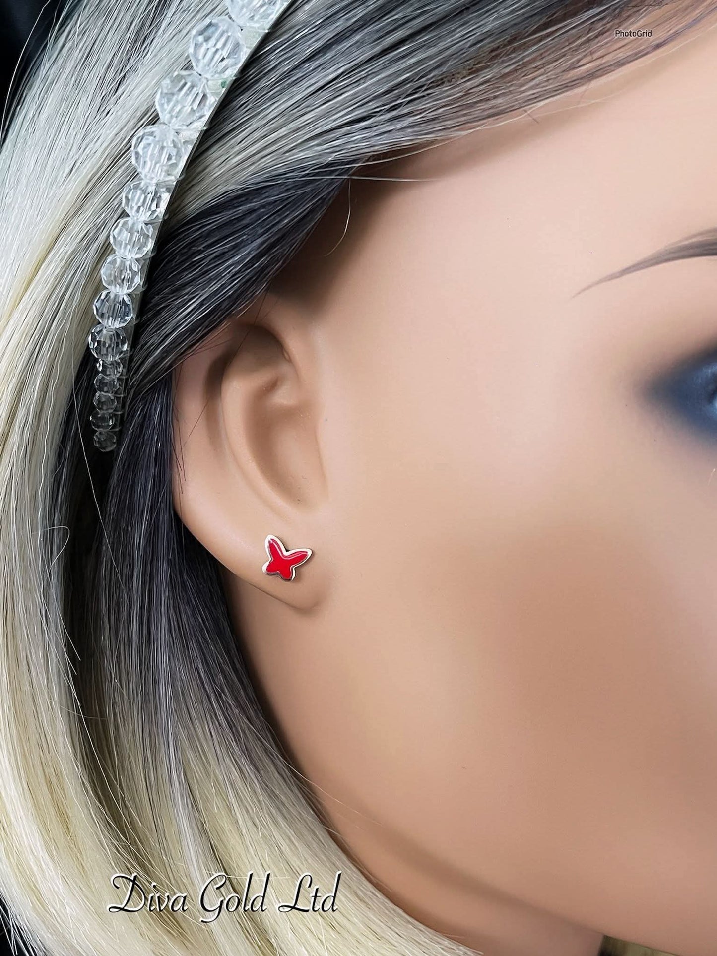 Gold 585 studs earrings.