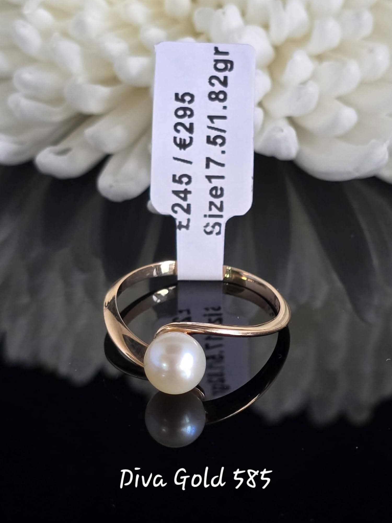 Gold women Ring.Size 17.5