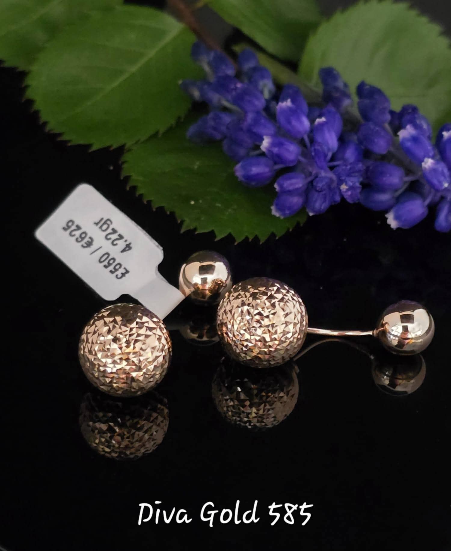 585 Gold earrings. 4.22gr